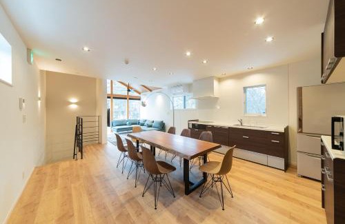 Echo Land Ski Chalet | Black Crane Chalet by Hakuba White Fox Company