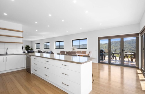 Merrijig House | Black Diamond - Luxury Alpine Home in Merrijig - Sleeps 14