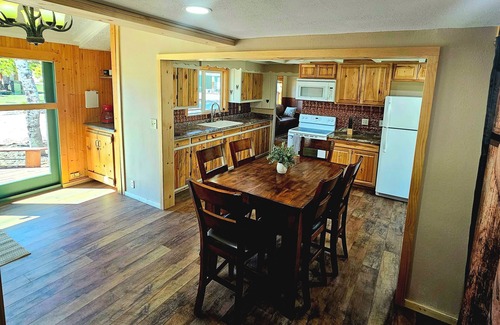 Rapid City Resort | Black Elk Resort's Ponderosa Lodge - Fireplace - Hot-tub - Mountain View