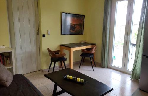 Apollonia House | Black Fig