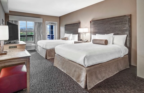 Pigeon Forge Hotel | Black Fox Lodge Pigeon Forge, Tapestry Collection by Hilton