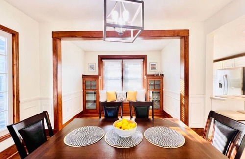 Pittsburgh House | Black & Gold Charm on Mt Washington|Garage Parking