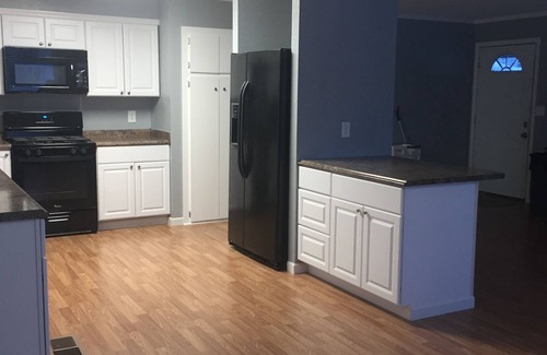 Valdez House | Black Gold Getaway .Walking distance to town
