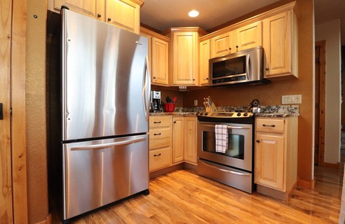 Lead Cabin | Black Hills Cabin-Great Views, Internet ,Ht Tub, Pool Table, 70' TV