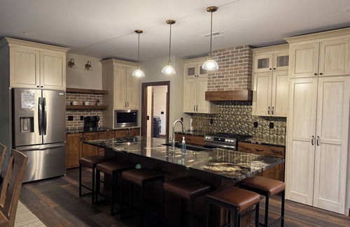 Lead Cabin | Black Hills Silo NEW Construction-Hot Tub, Garage in Powder House Pass
