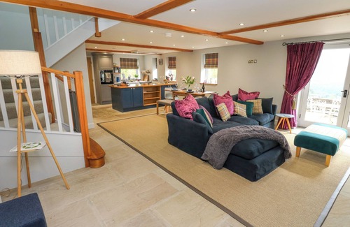 Sowerby Bridge Cottage | BLACK HOUSE COTTAGE, pet friendly, with a garden in Ripponden