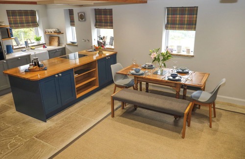 Sowerby Bridge Cottage | BLACK HOUSE COTTAGE, pet friendly, with a garden in Ripponden