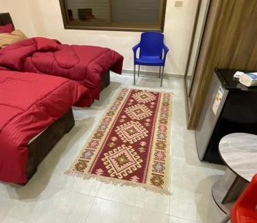 Jerash Apartment | Black IRIS