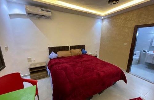 Jerash Apartment | Black IRIS