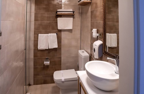 Narlidere Hotel | Black Lotus İzmir
