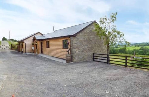 Builth Wells Cottage | BLACK MOUNTAIN VIEW, romantic, with open fire in Llanafan Fawr