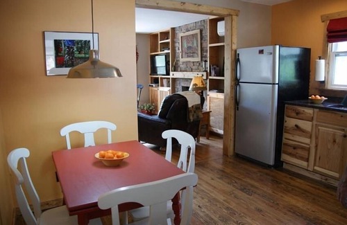 Black Mountain Cabin | Black Mtn.Hideaway: Romantic Mtn.Views, Hot Tub, & Pet Friendly!