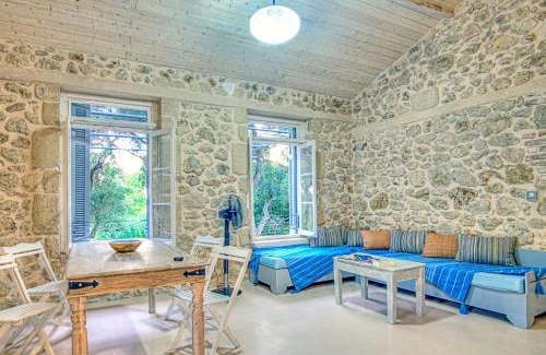 Skala House | Black Olive Cottage Paramonas