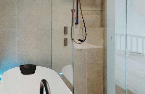 Belongil House | Black on Belongil