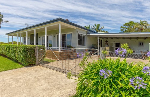 Pindimar House | Black Possum Cottage - Views of the Bay
