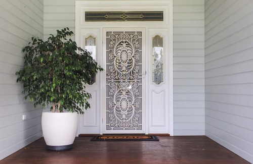 Pindimar House | Black Possum Cottage - Views of the Bay