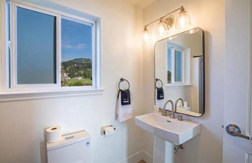Shelter Cove Hotel | Black Sands Inn