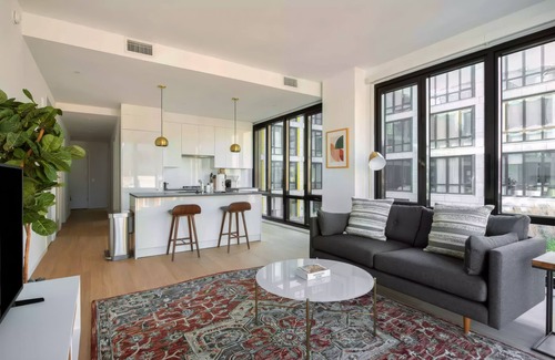 Logan Circle Hotel | BLACK SWAN - Liz DC - Executive Flat