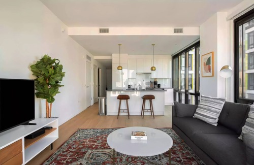 Logan Circle Hotel | BLACK SWAN - Liz DC - Executive Flat