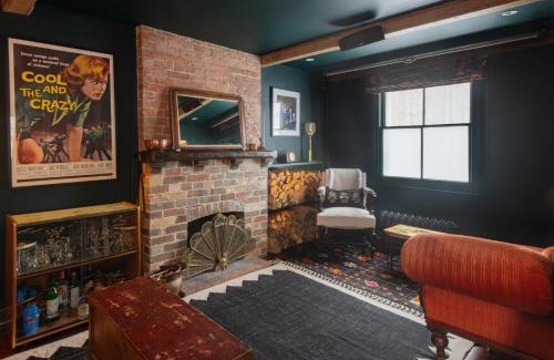 Lewes House | Black Tile Cottage