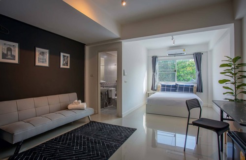 Chalong Bed & Breakfast | Black Turtle