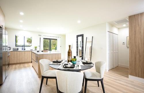 East Naples Apartment | Black Vanilla - Stylish Symphony 3miles Downtown