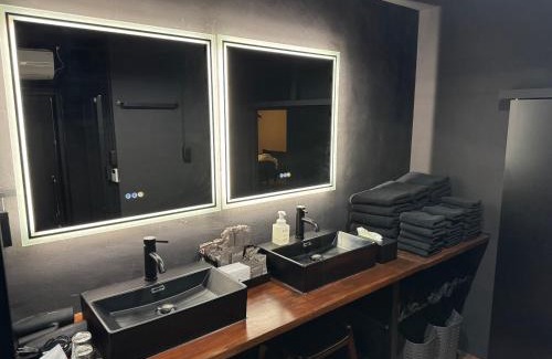 Maejima Apartment | Black Villa Naha 最大8名宿泊可 136平米 美栄橋駅 徒歩1分