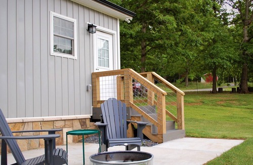 Stanley Cabin | Black Walnut Cottage: BRAND NEW Couple's Cabin!