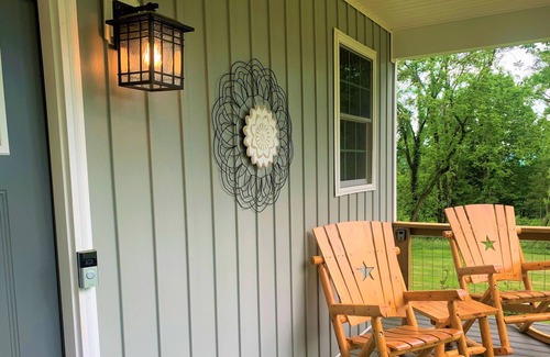 Stanley Cabin | Black Walnut Cottage: BRAND NEW Couple's Cabin!