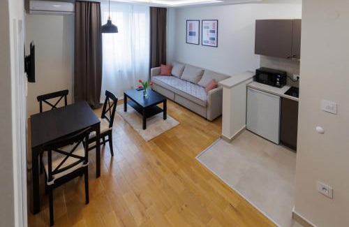 Subotica Apartment | Black & White Apartment