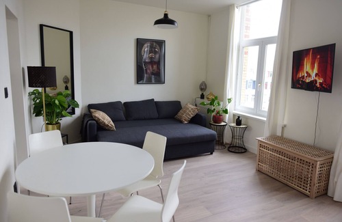 Antwerp Apartment | Black & White trendy Apartment heart of antwerp