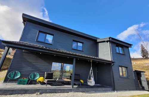 Marisel Cabin | Black wood Cabin near to ski resort with fantastic mountain view