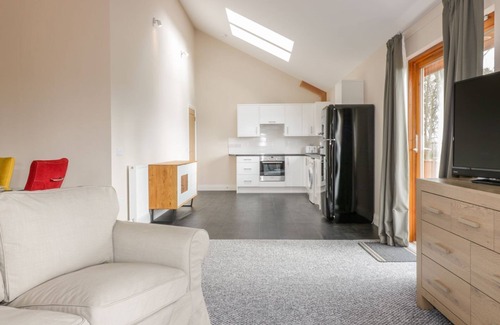 Chirnside Cottage | BLACKADDER LODGE, pet friendly, with a garden in Chirnside