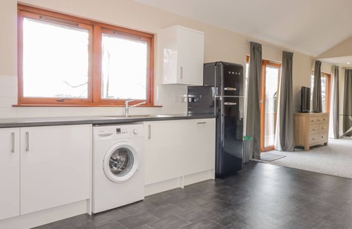 Chirnside Cottage | BLACKADDER LODGE, pet friendly, with a garden in Chirnside