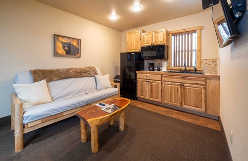 Indian River Apartment | Blackbear Lodge at The Totem Lodges