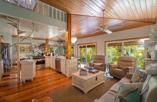 Cutthroat Harbor Estates House | Blackbeard`s Hideaway | Cozy canalfront cottage is an angler's dream on Cudjoe Key