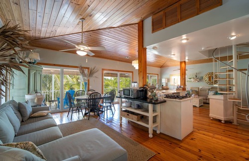Cutthroat Harbor Estates House | Blackbeard`s Hideaway | Cozy canalfront cottage is an angler's dream on Cudjoe Key
