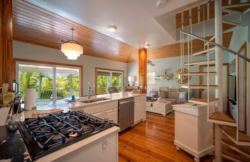 Cutthroat Harbor Estates House | Blackbeard`s Hideaway | Cozy canalfront cottage is an angler's dream on Cudjoe Key