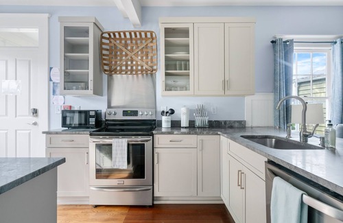 Cannonborough Elliotborough Condo | Blackberry Suite 3BR 2BA | Steps to King St!