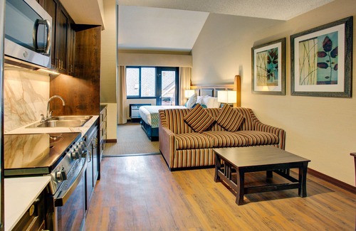 Whistler Village Hotel | Blackcomb Lodge