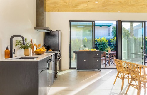 Downtown Palm Springs Apartment | Blackhaus C: 4 Bedroom Suite by AvantStay | 4-Room Retreat