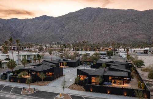 Downtown Palm Springs Apartment | Blackhaus C: 4 Bedroom Suite by AvantStay 4-Room Retreat