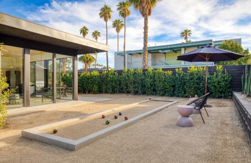 Downtown Palm Springs Apartment | Blackhaus C: 4 Bedroom Suite by AvantStay 4-Room Retreat