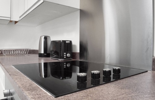 Glenisla Apartment | Blackie's Neuk Ideal For Uni/West End
