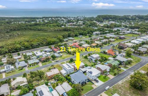 Rainbow Beach House | Blacklaw's Retreat - Rainbow Beach Views. Spacious. Fenced Yard.