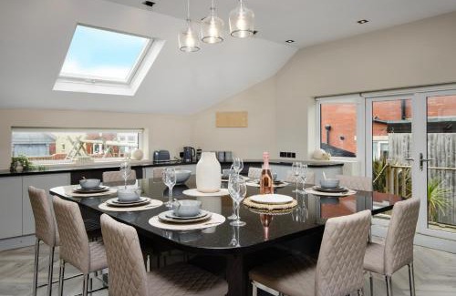 South Shore Villa | Blackpool Pleasure Beach Luxury Villa