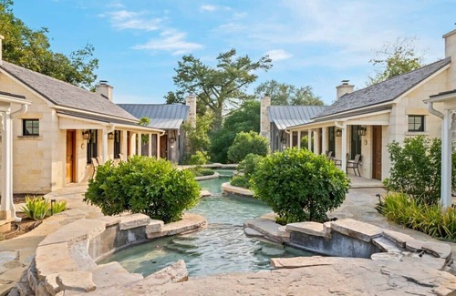 Fredericksburg Cabin | Blacksmith Quarters: The Max Cottage|Hot Tub