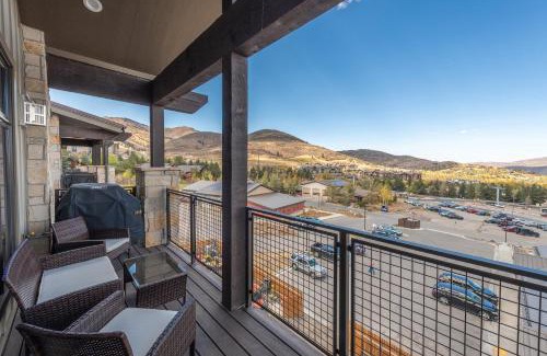 Park City House | Blackstone Luxury 2br, Walk to Skiing at Cabriolet, Mountain View, Shared Pool and Hot tub, Gym