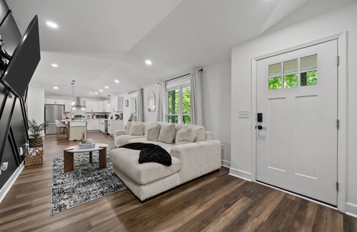 Clarksville House | Blackwood Ridge, By Bertin (1221 Beverly Hills Dr)