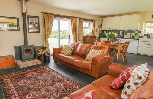 Carmarthen Cottage | BLAENFFYNNON BACH, pet friendly, country holiday cottage in Crymych